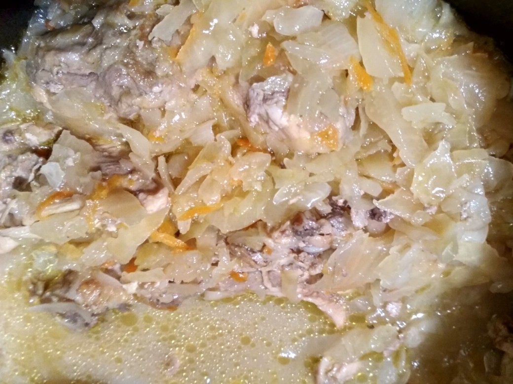 Капуста, тушеная с рисом и мясом в мультиварке