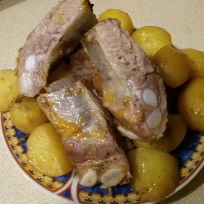 Свинные рёбрышки с картошкой в духовке