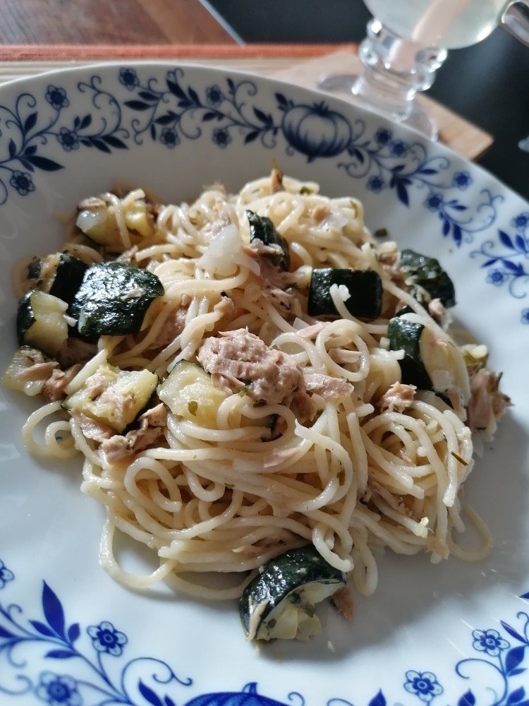 Капеллини спагетти с тунцом и цукини