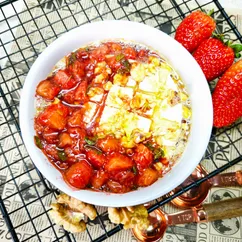 Запечённый сыр с орехами и мёдом 