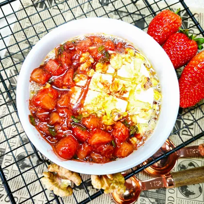 Запечённый сыр с орехами и мёдом 