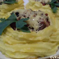 Картофельные корзинки с грибами и ветчиной