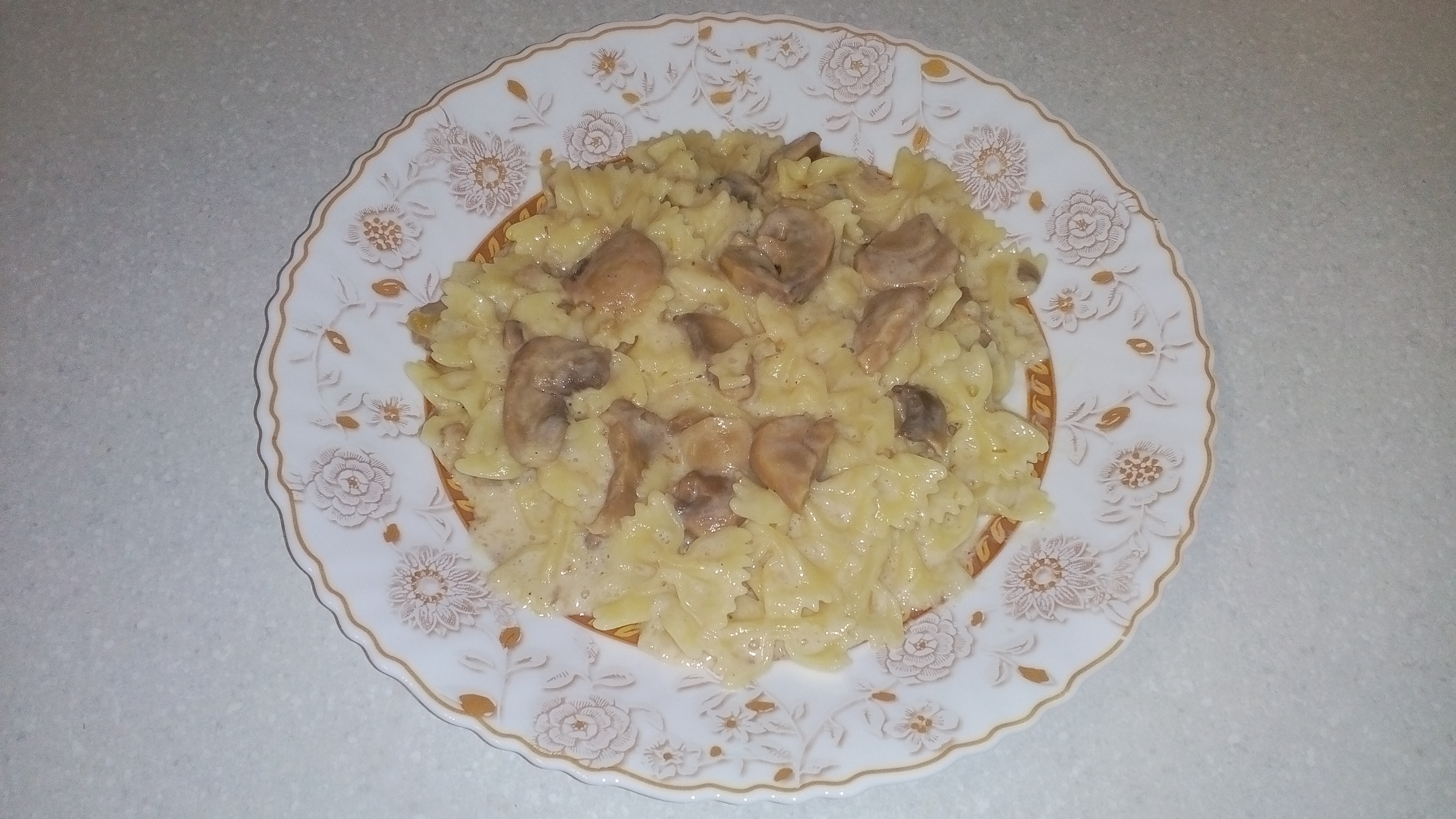 Макароны с грибами и сыром