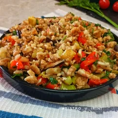 Греческий салат с баклажанами и болгарским перцем