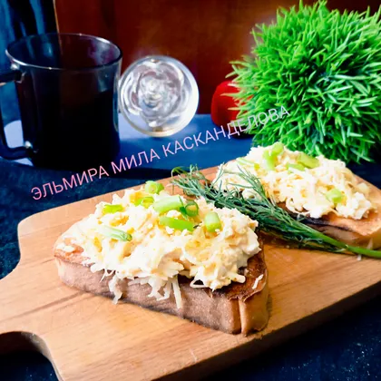 Сырная закуска на тостах