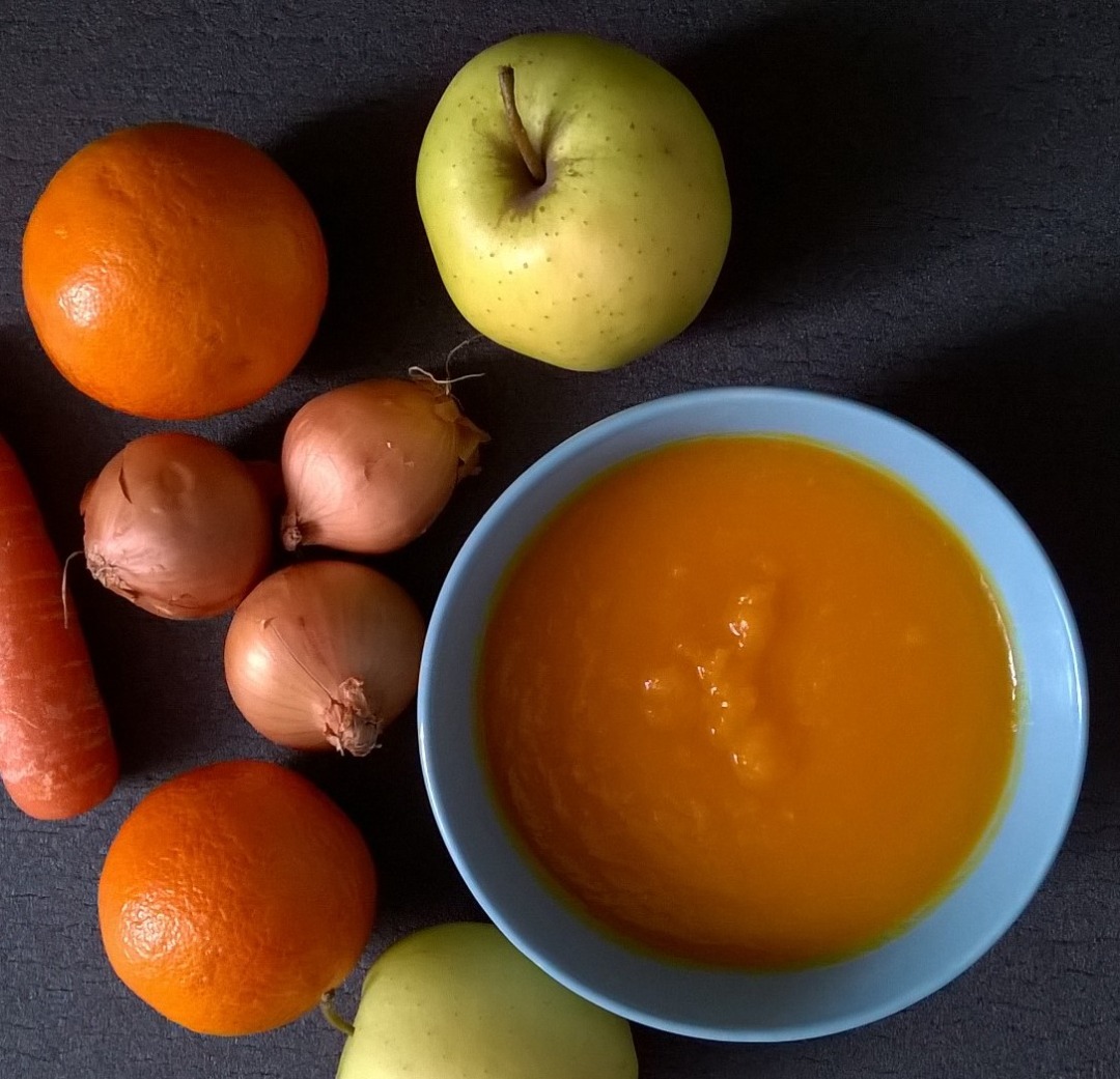 Суп из тыквы с яблоком и апельсином
