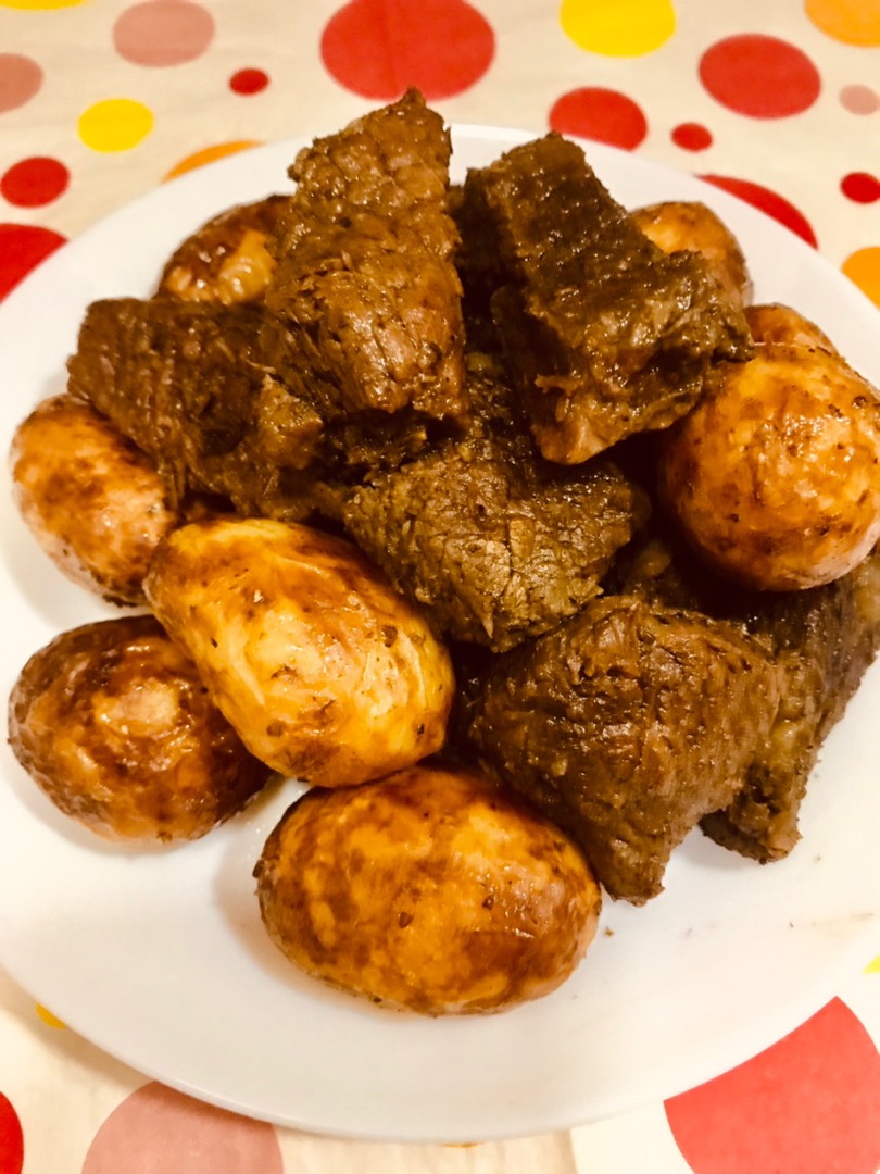 Жаркое из говядины в казане (узбекский казан кебаб с молодой картошкой)