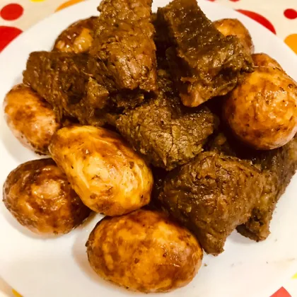 Жаркое из говядины в казане (узбекский казан кебаб с молодой картошкой)
