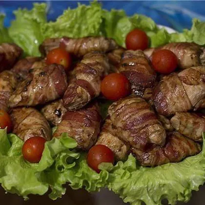Куриные грудки в рулетиках из бекона в мультиварке!