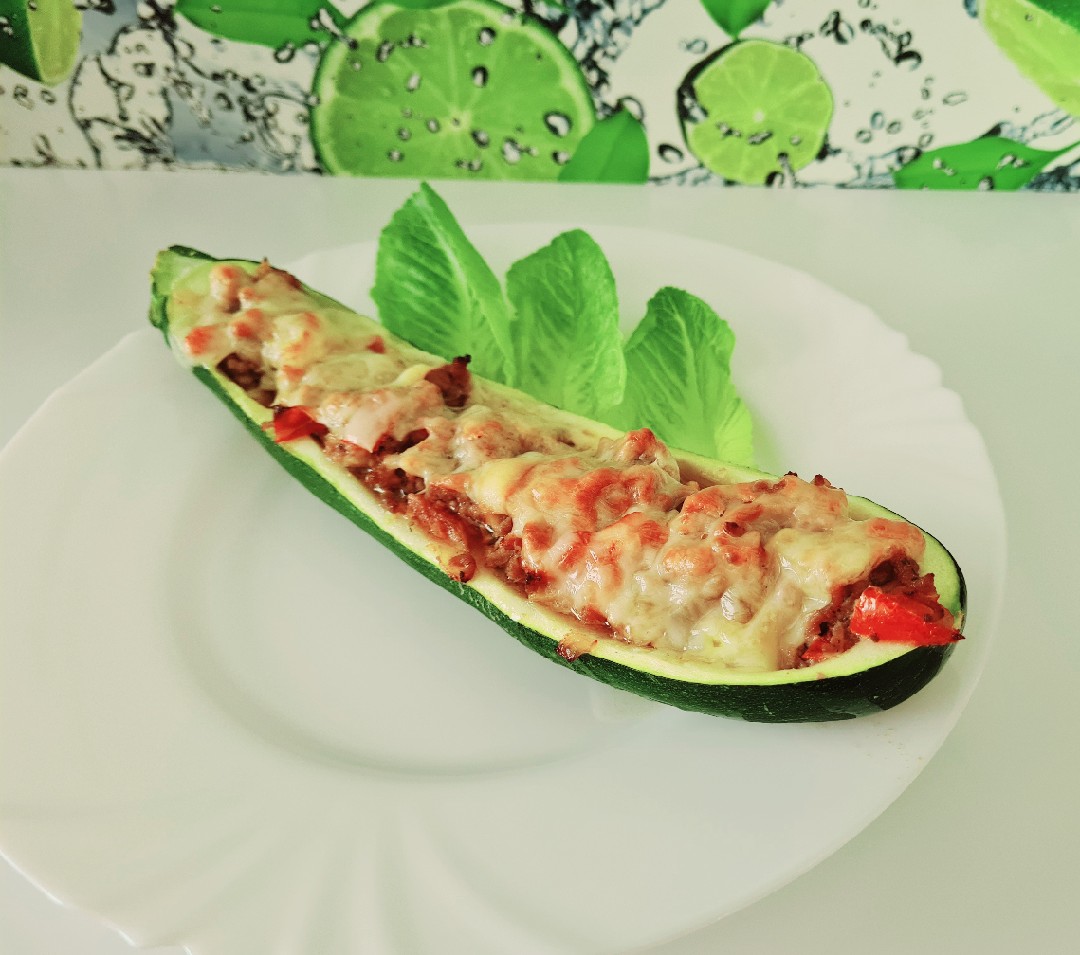 Лодочки из цуикини с фаршем и сыром в духовке