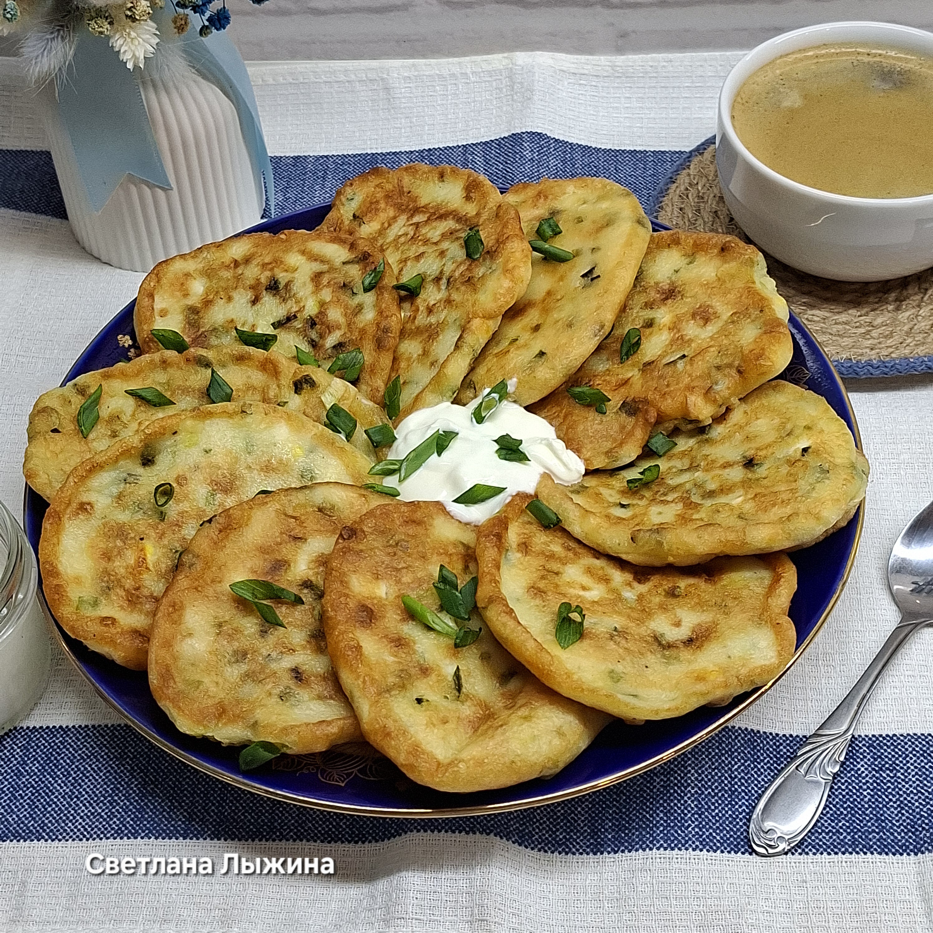 Оладьи на кефире с яйцом и зелёным луком