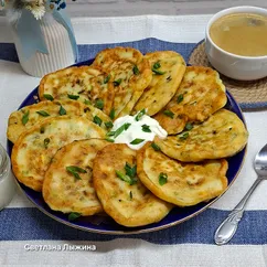 Оладьи на кефире с яйцом и зелёным луком