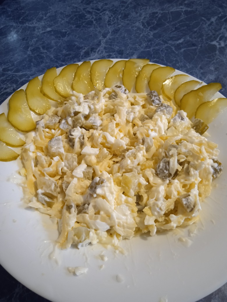 Салат с курицей и солёными огурцами — рецепт с фото пошагово