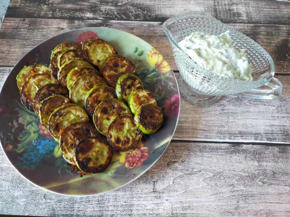 Жареные кабачки + соус