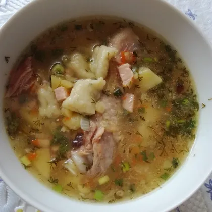 Суп с галушками и карбонатом на курином бульоне