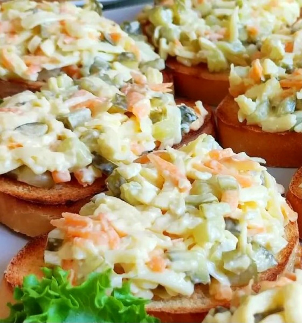 Бутерброды с сырным салатом