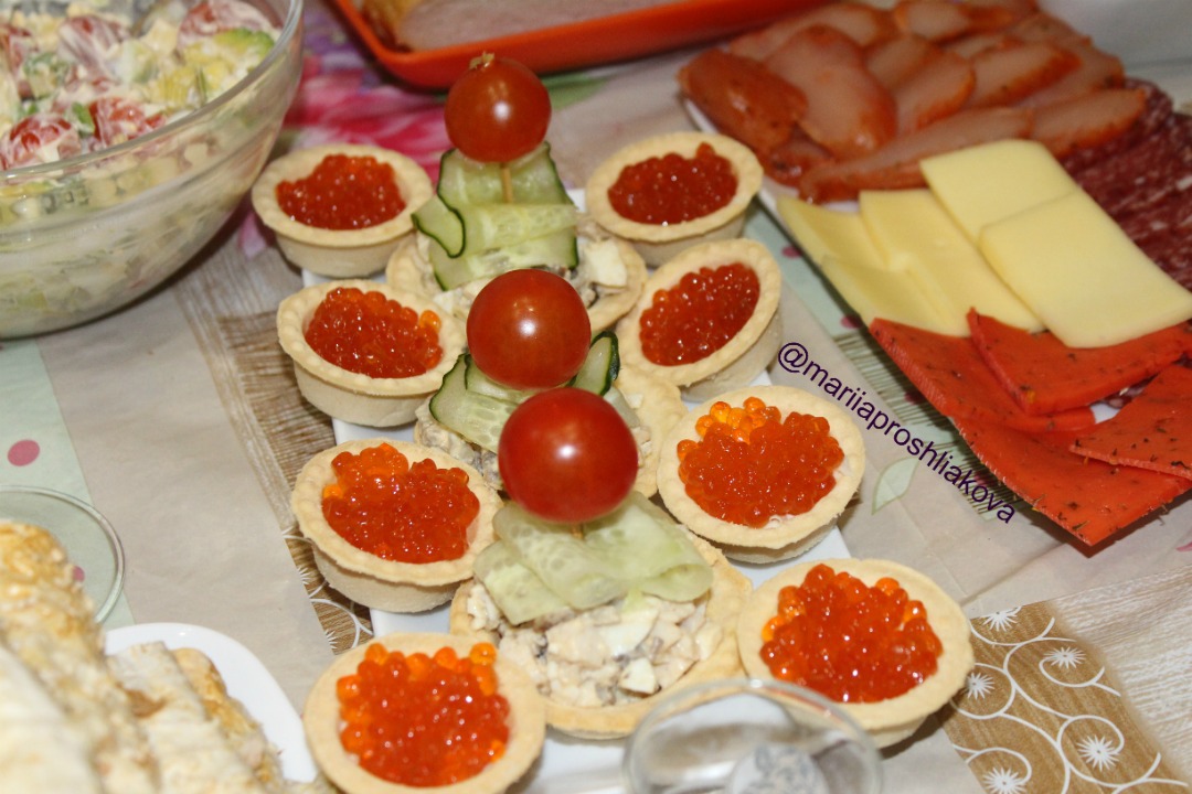 Тарталетки с курицей и грибами