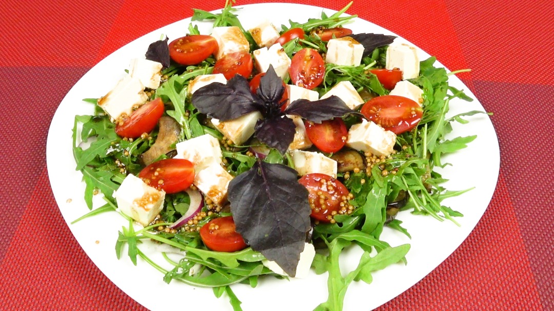 Салат с рукколой, сыром фета и вкусной заправкой | Arugula salad with feta cheese