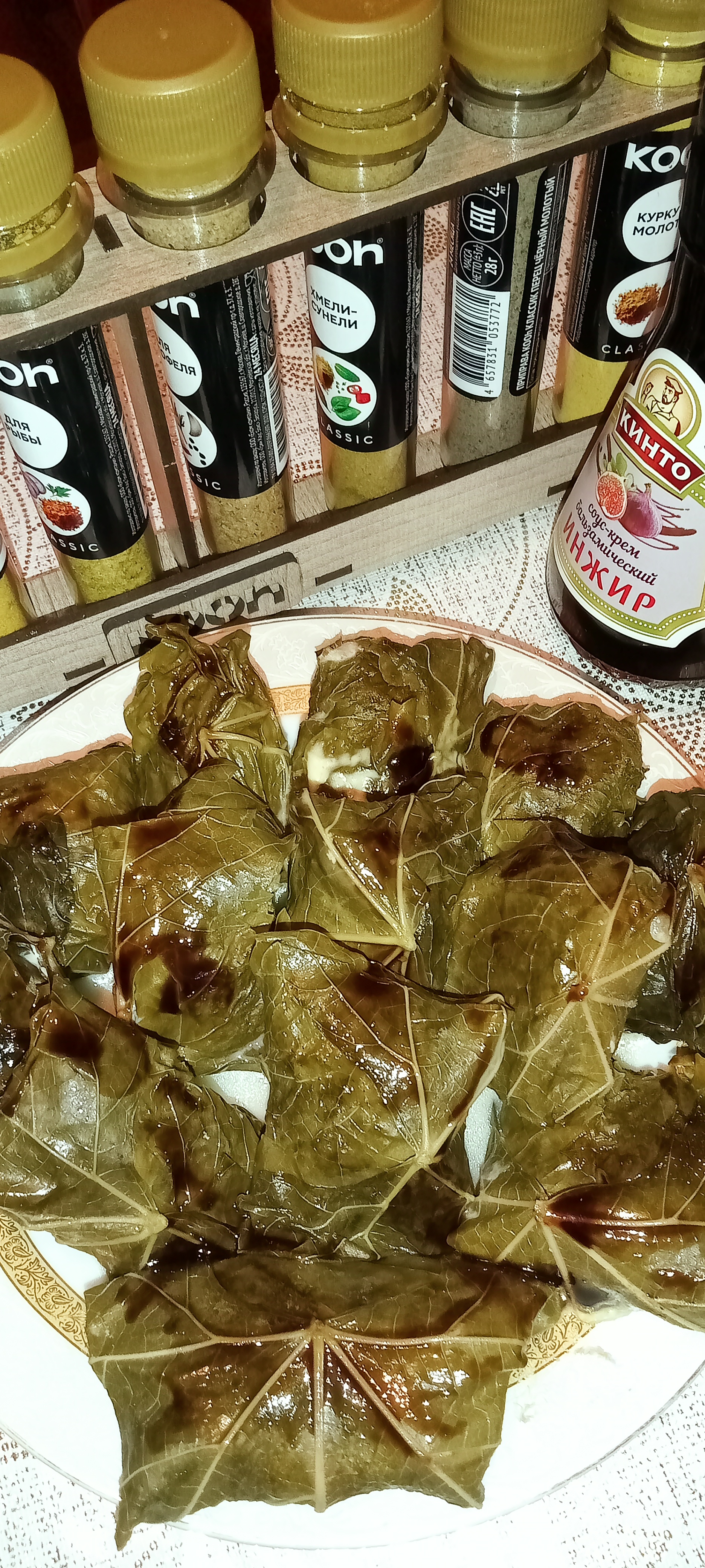 Долма из виноградных листьев