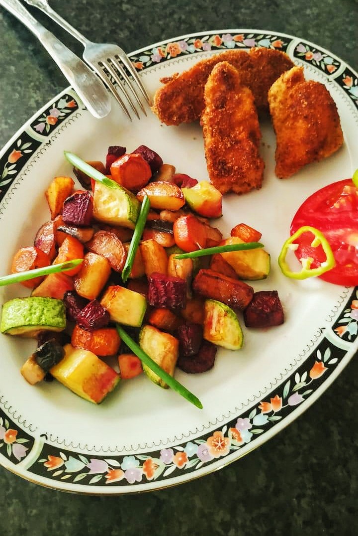 Куриная грудка в панировке с овощами