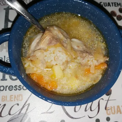 Рисовый суп со свиными косточками и овощами