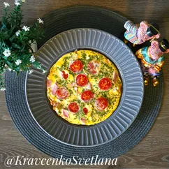 Омлет с ветчиной и помидорами