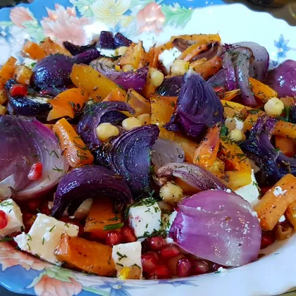 Салат с нутом и запеченными овощами