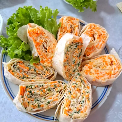 Рулет из лаваша с сыром и морковью по-корейски