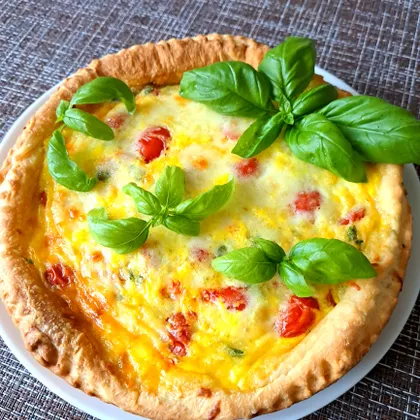 Слоеный пирог-пицца с помидорами