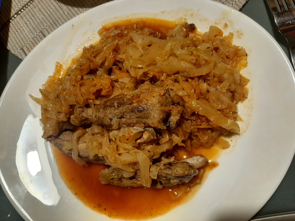 Тушеная капуста со свиными ребрами