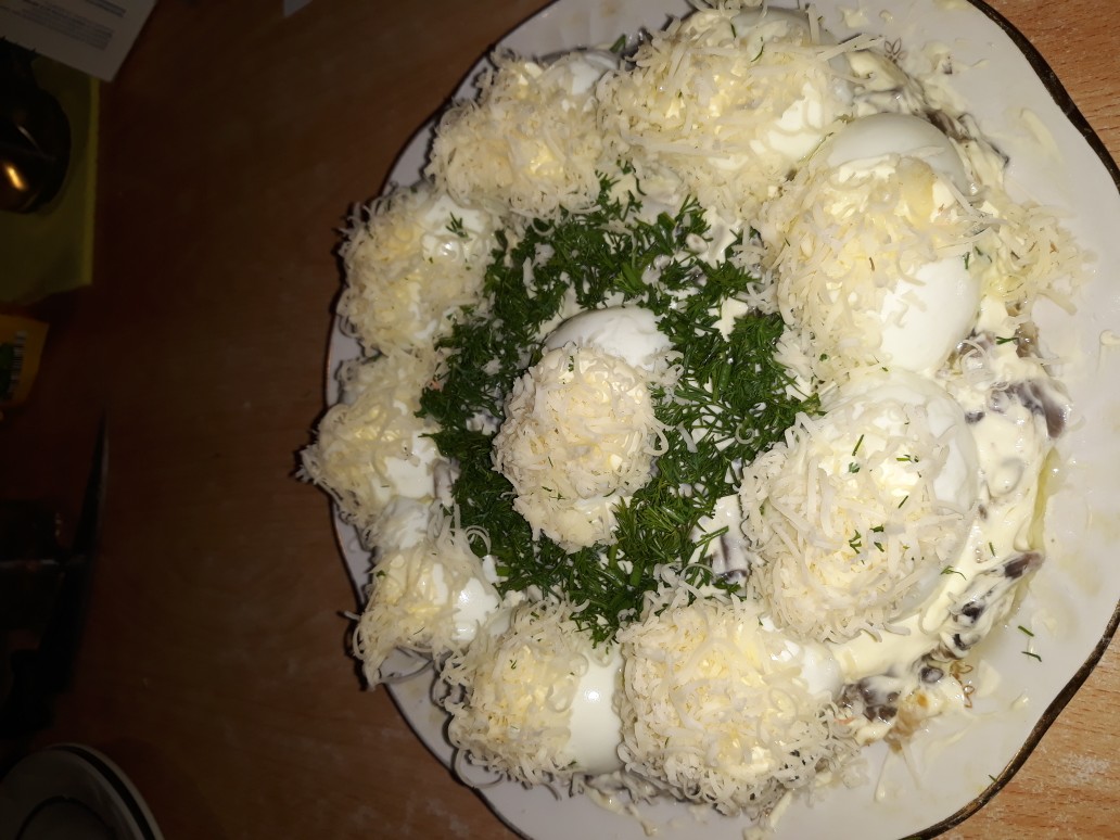 Салат «Снежные сугробы» с курицей и грибами