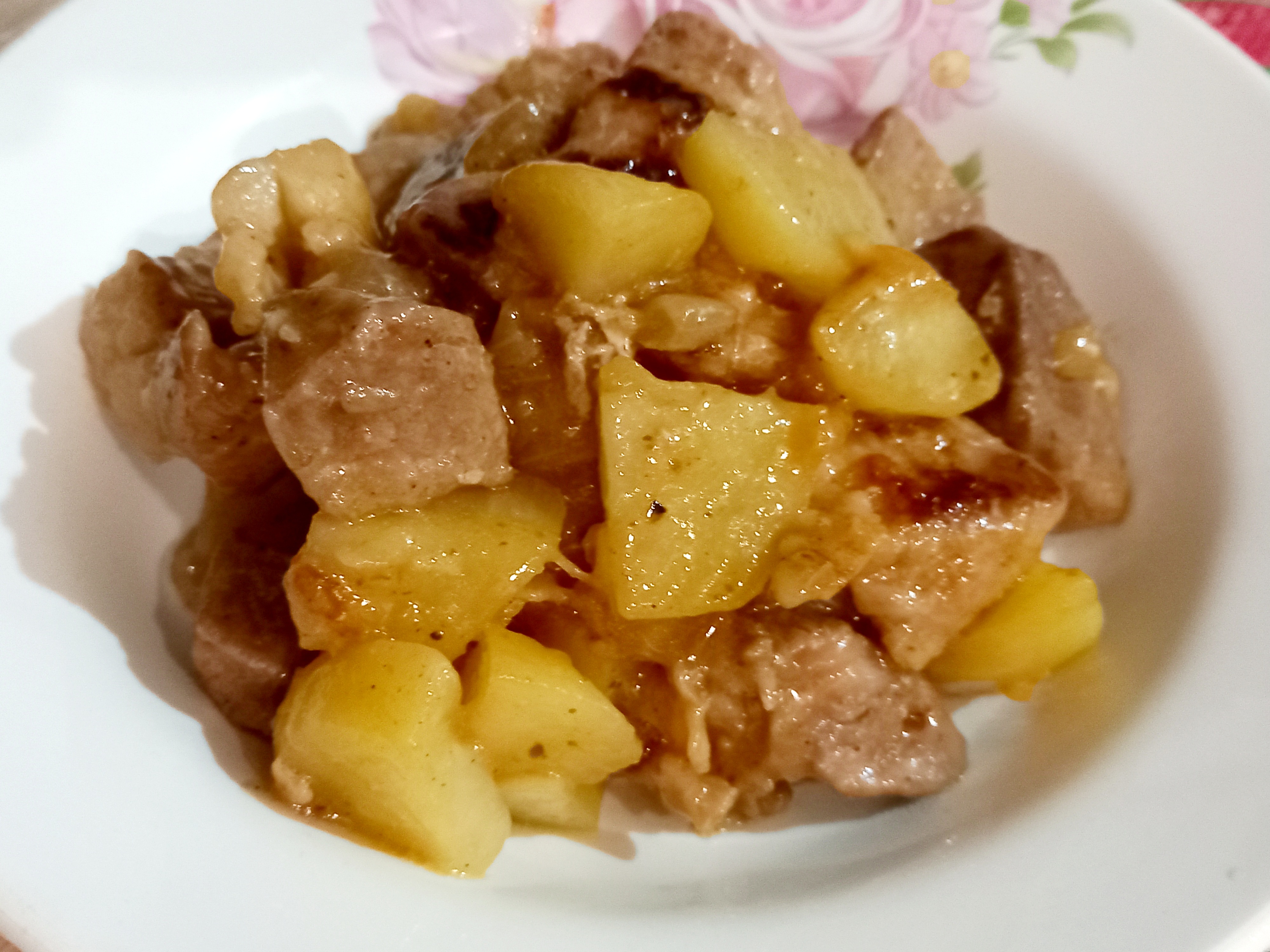 Свинина тушеная с картошкой в кисло-сладком абрикосовом соусе