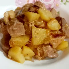 Свинина тушеная с картошкой в кисло-сладком абрикосовом соусе 