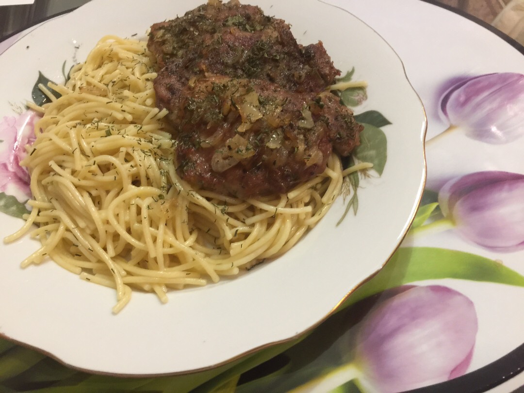 Отбивные с жаренным луком