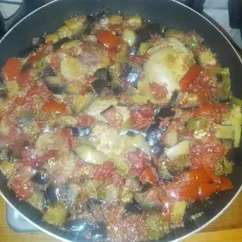 Курица тушеная с овощами