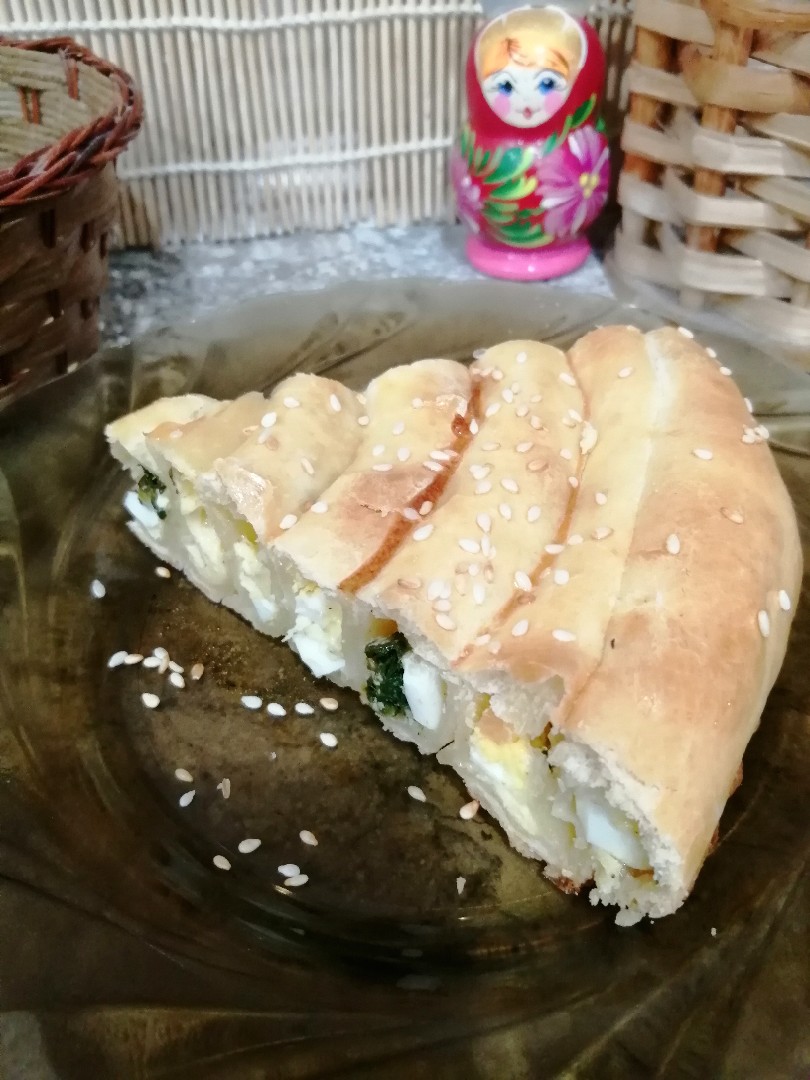 Пирог "Улитка" с сыром и шпинатом