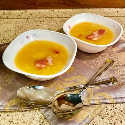 Гороховый суп с хрящиками (холодного копчения)
