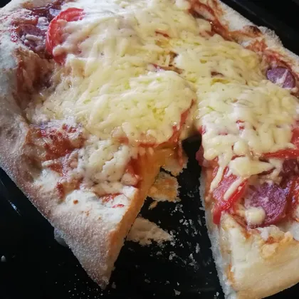 Пицца на толстеньком основании