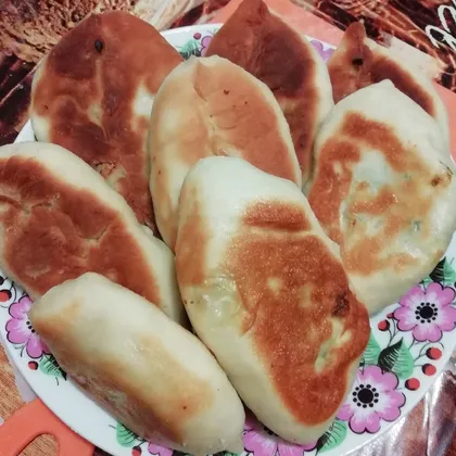 Жареные пирожки с яйцом и луком