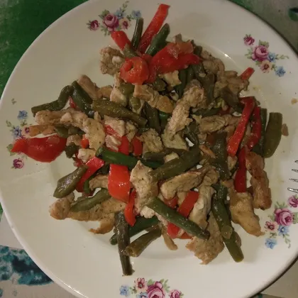 Зелёная фасоль с куриной грудкой