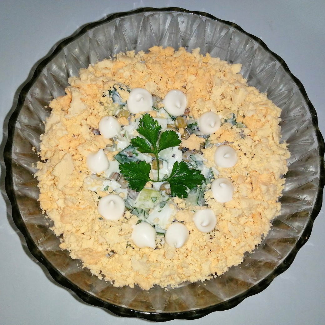 Салат с жареными грибами острый
