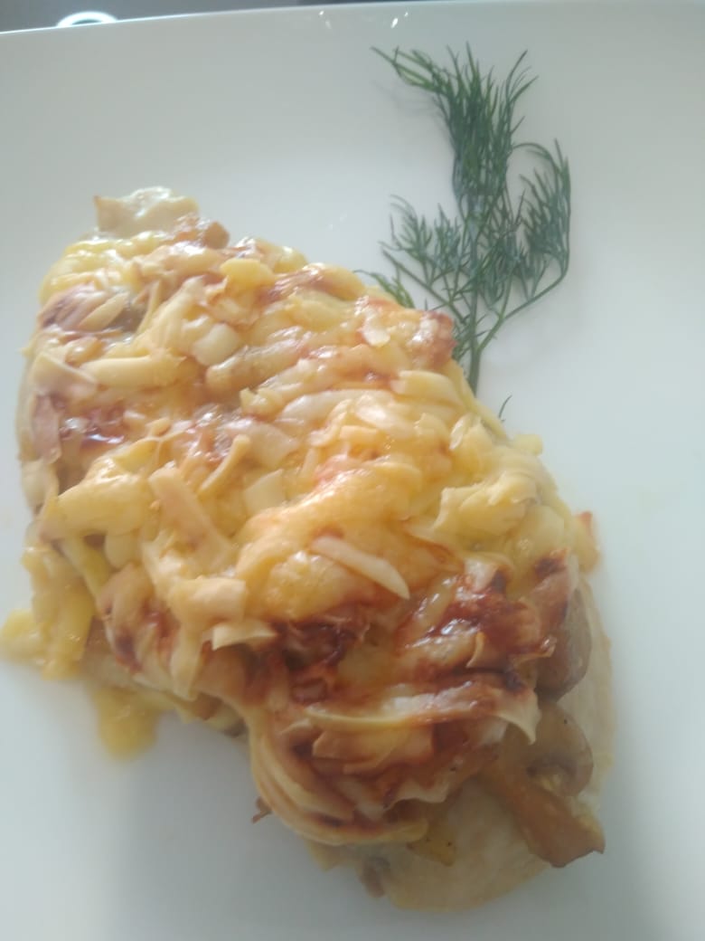 Куриный стейк с грибами