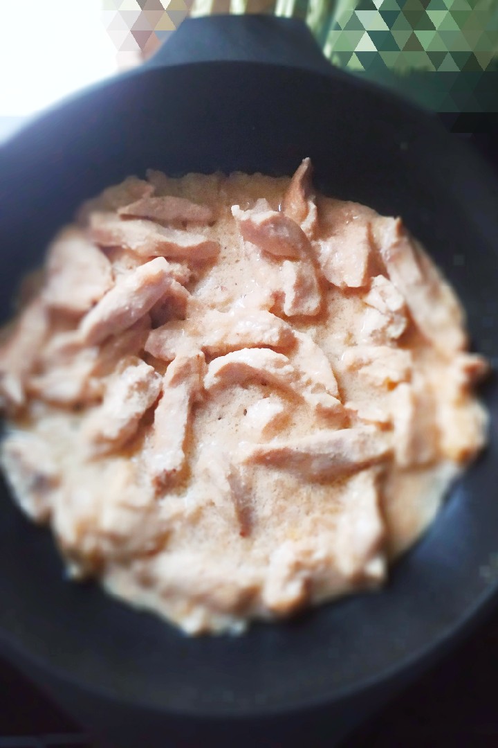 Куриная грудка в сливках