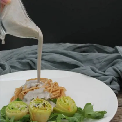 Спагетти под грибным соусом