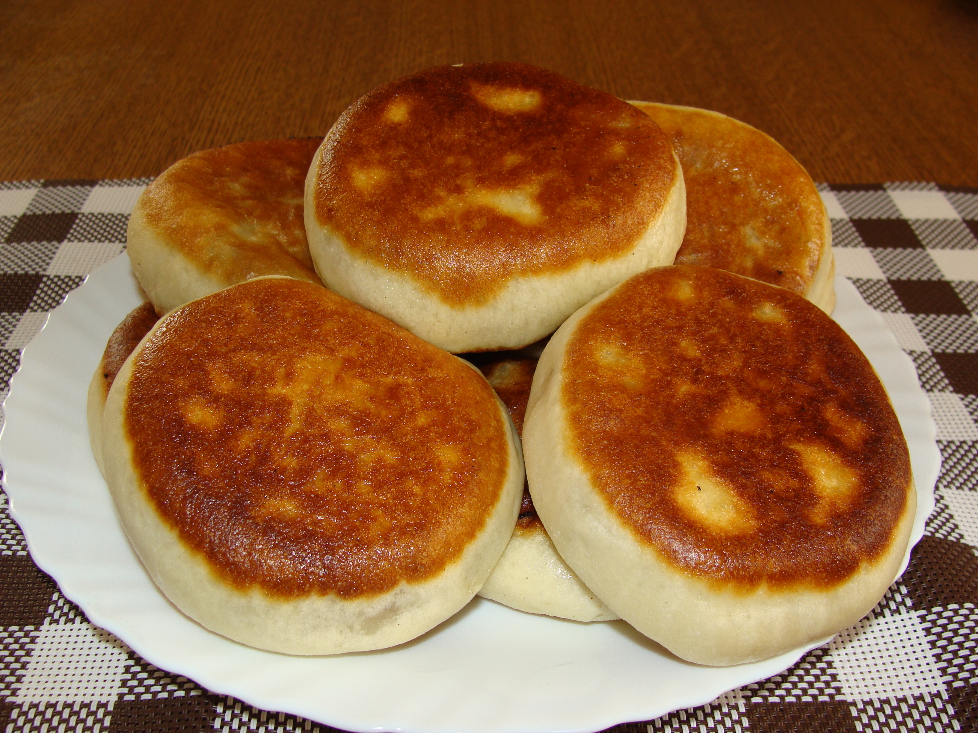 Беляши с мясом. Рецепт беляшей с мясом на сковороде. Тесто на беляши с мясом.