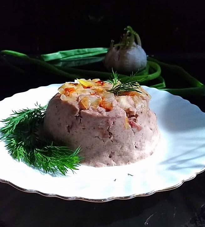Фасолевый паштет с жареным луком