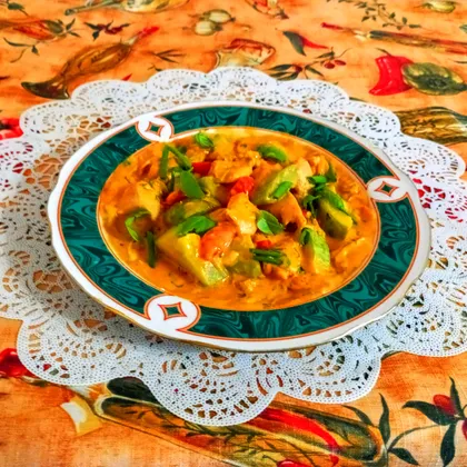 Паприкаш из курицы с кабачками и помидорами