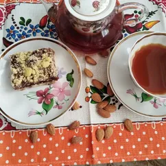 Пирожное со сливовым вареньем