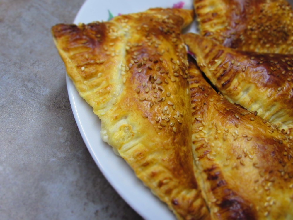 Слойки с начинкой из сосиски с сыром