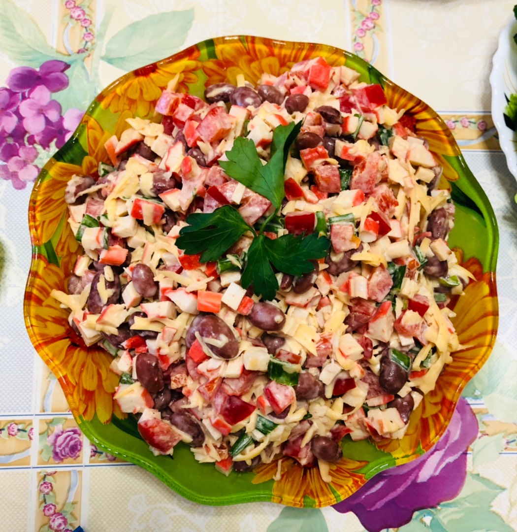 Салат с крабовыми палочками фасолью и сухариками - пошаговый рецепт с фото на фотодетки.рф